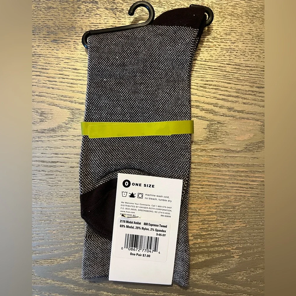 Woman’s NWT HUE D LUXE By Hue Socks.